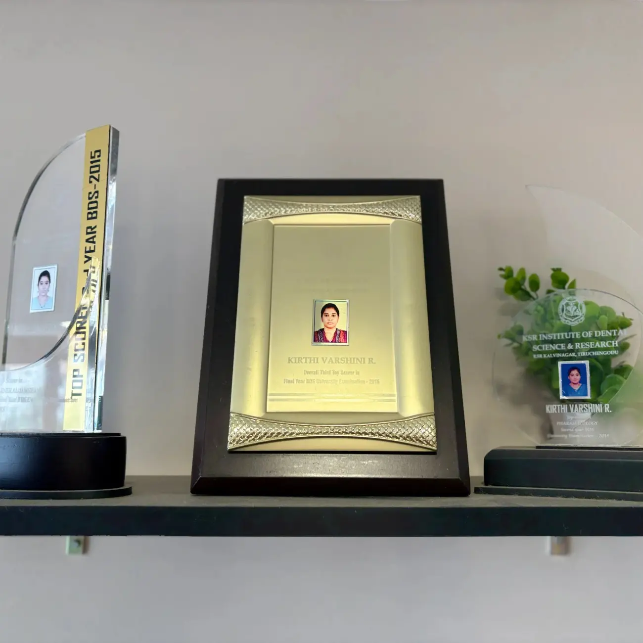 dr.kirthi varshini dentist awards